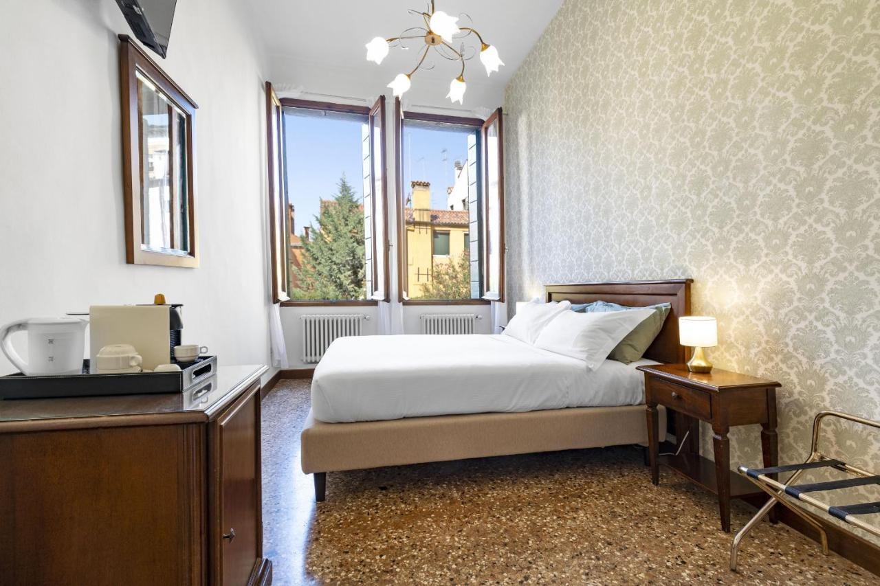 Residenza Centopietre - Dorsoduro By Wonderful Italy Venice Exterior photo
